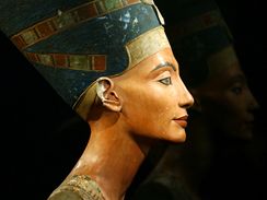 Busta egyptsk krlovny Nefertiti