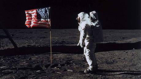 Malý krok pro lovka, velký krok pro lidstvo. Astronaut Buzz Aldrin pi misi na Msíci, 20. ervernce 1969