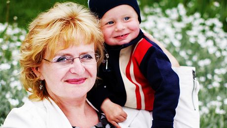 Iveta s vnoukem - její syn spáchal sebevradu, pomohl jí televizní poad...