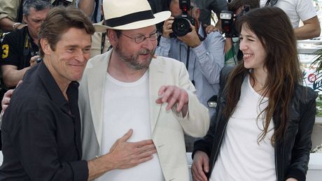 Cannes 2009 - reisér Lars Von Trier (uprosted), Charlotte Gainsbourgová a Willem Dafoe