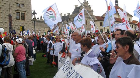 Odbori demonstruj na Hradanskm nmst v Praze (16. kvtna 2009)