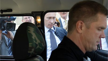 Vladimír Putin se projel v Soi svou ladou (16. kvtna 2009)