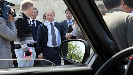 Vladimír Putin se projel v Soi svou ladou (16. kvtna 2009)