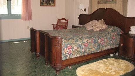 I staré postele se dobe prodávají.
