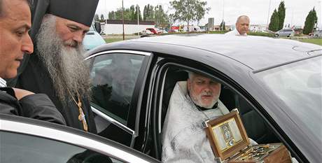 Pravoslavn duchovn Jozef Fejsak s ostatky Alexandra Nvskho v Brn