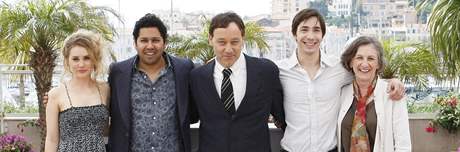 Reisr Sam Raimi (uprosted) pedstavil na festivalu v Cannes spolen s herci horor Sthni m do pekla