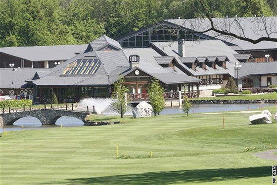 Klubovna Prosper Golf Resortu v eladné.