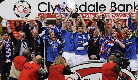 Glasgow Rangers slaví skotský titul.
