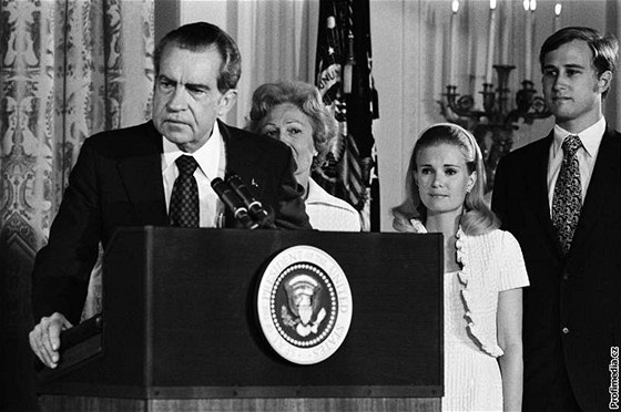 Americký prezident Richard Nixon ohlauje svou rezignaci