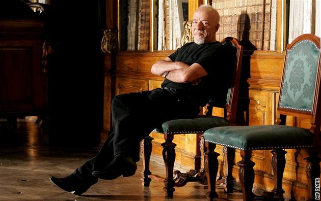 Spisovatel Paulo Coelho natáčel v Praze reklamu. Spisovatel Paulo Coelho natáčel v Praze reklamu.