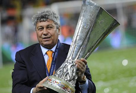 Mircea Lucescu, trenr achtaru Donck