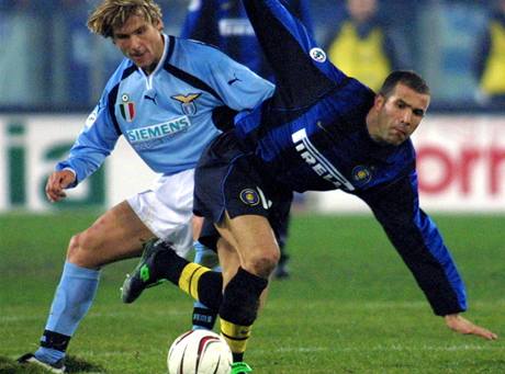 Pavel Nedvd (vlevo) v dresu Lazia m.