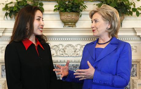 Americk novinka Roxana Saberiov se po nvratu do USA z rnu, kde byla ti msce za memi, setkala s ministryn zahrani Hillary Clintonovou