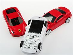 Auto-mobil ve stylu Ferrari, Mercedes a Audi