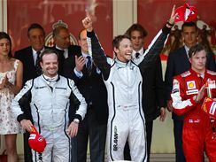 Jenson Button (uprosted), Rubens Barrichello (vlevo), Kimi Rikkonen (vpravo).