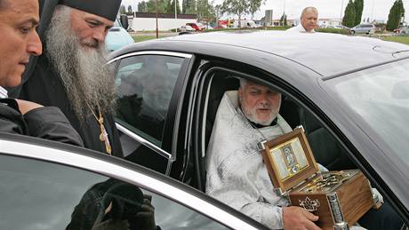 Pravoslavný duchovní Jozef Fejsak s ostatky Alexandra Nvského v Brn. (27. 5. 2009)