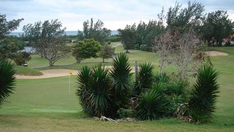 Honosná rezidence krytá palmami - vítejte ve Varadero Golf Clubu.