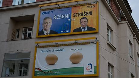 Kouzlo nechtného - na praském ikov se seel stranický billboard s reklamou na symbol letoní kampan do EP
