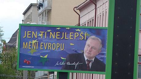 Kouzlo nechtného - na praském ikov se seel stranický billboard s reklamou na symbol letoní kampan do EP
