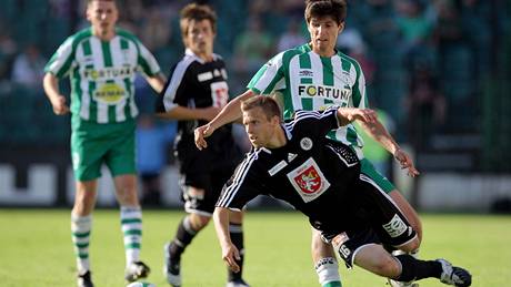 Momentka z druholigového utkání áslav - Ústí nad Labem. Domácí fotbalisté si na potvrzení druhého místa jet musí pokat.