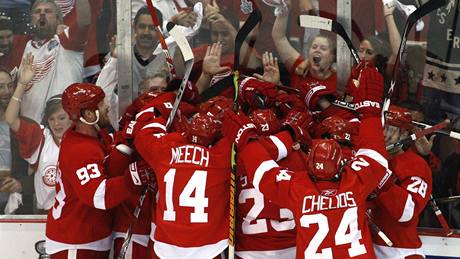 Detroit slaví postup do finále Stanley Cupu.
