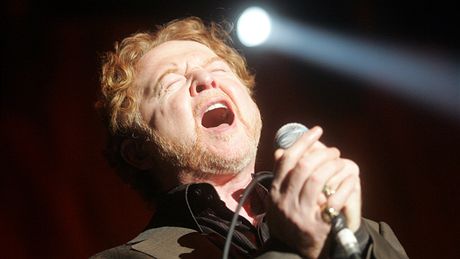 Skupina Simply Red, zpvák Mick Hucknall. 