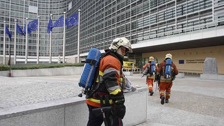 Sídlo Evropské komise v Bruselu bylo kvli hrozb poáru znovu evakuováno (27. kvtna 2009)