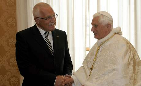 Prezident Václav Klaus na sjezd lidovc nemohl kvli státní návtv Vatikánu, kde ho pijal pape Benedikt XVI. (30. kvtna 2009)