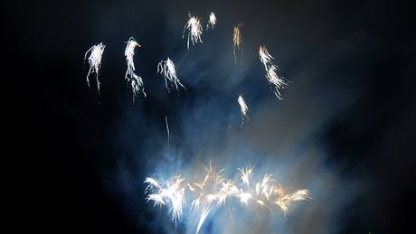 Ohostroj rakouského týmu Pyrovision na Brnnské pehrad. Téma: nebe a peklo