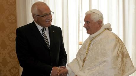 Prezident Václav Klaus na sjezd lidovc nemohl kvli státní návtv Vatikánu, kde ho pijal pape Benedikt XVI. (30. kvtna 2009)
