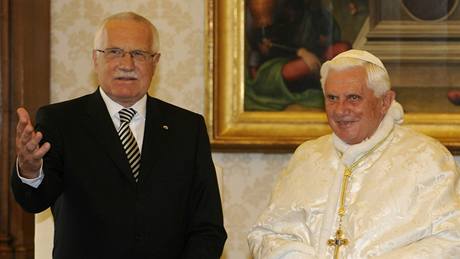 Pape Benedikt XVI. pijal 30. kvtna ve Vatikánu eského prezidenta Václava Klause.
