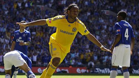 Hvzdný útoník Didier Drogba prodlouil smlouvu s Chelsea do roku 2012.