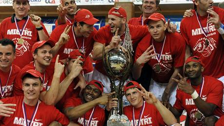 Basketbalisté Nymburka slaví estý ligový titul za sebou