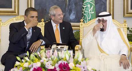 Americk prezident Barack Obama se sadskoarabskm krlem Abdallhem v Rijdu (3. ervna 2009)