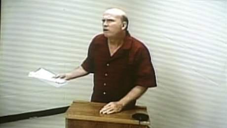 Scott Roeder ped kansaským soudem. (3. ervna 2009)