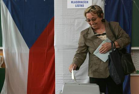 První den voleb do Evropského parlamentu krátce po otevení jedné z volebních místností v centru Olomouce (5. ervna 2009)