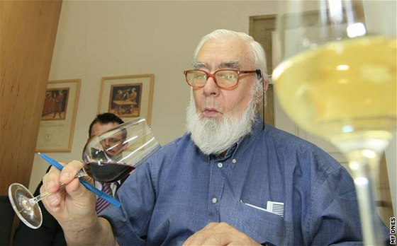 Test vína ve Valticích. Vína hodnotil té John Salvi, jeden z nejvýznamnjích degustátor 