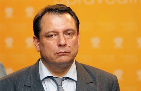 Ji Paroubek ped vyhlenm vsledk voleb do europarlamentu. (8. ervna 2009)