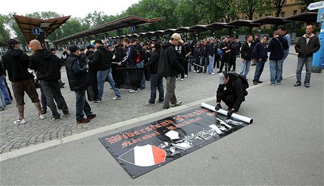 Sraz neonacist ped pochodem v Jihlav (6. ervna 2009)