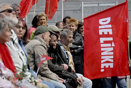 Pedvolebn mtink nmeck levicov strany Die Linke v Berln (5. ervna 2009)