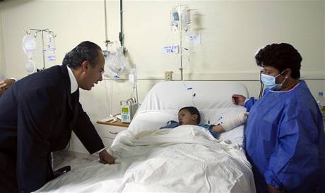Poplen dti v nemocnici navtvil i mexick prezident Felipe Caldern