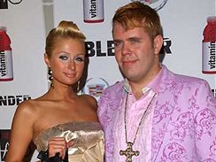 Paris Hilton a blogger Perez Hilton