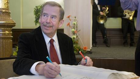 Václav Havel pevzal v Plzni Cenu 1. ervna (1. 6. 2009)