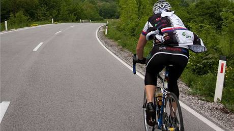 Cyklistka Hana Ebertová pi extrémním závod kolem Slovinska.