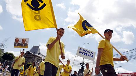 lenové rumunských kesanských demokrat (PNT-CD) pochodují Bukuretí (5. ervna 2009)