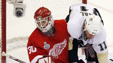 Detroit - Pittsburgh: Chris Osgood a Jordan Staal 