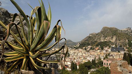 Itálie, Sicílie. Pohled na msto Taormina