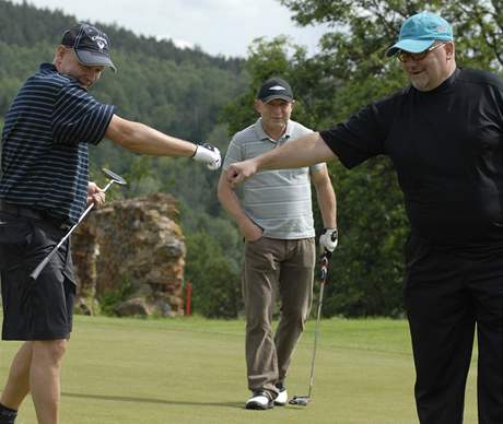 Ivan Haek, Karel Jarolm a Miroslav K na golfu v Din.