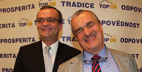 Miroslav Kalousek a Karel Schwarzenberg na tiskov konferenci strany TOP 09 v Praze (11. ervna 2009)