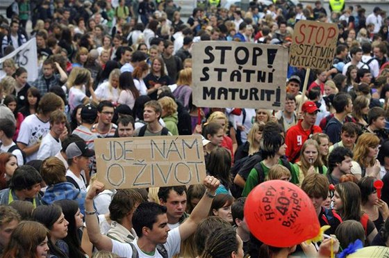 Státní maturity vyvolaly vlnu odporu student. Foto z Prahy, erven 2009